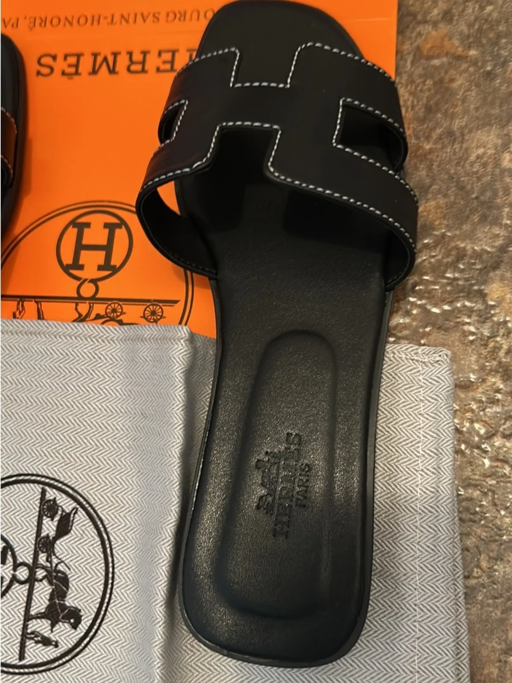 Women Black Oran Leather Hermes Slide Sandals - Picture 2 of 3